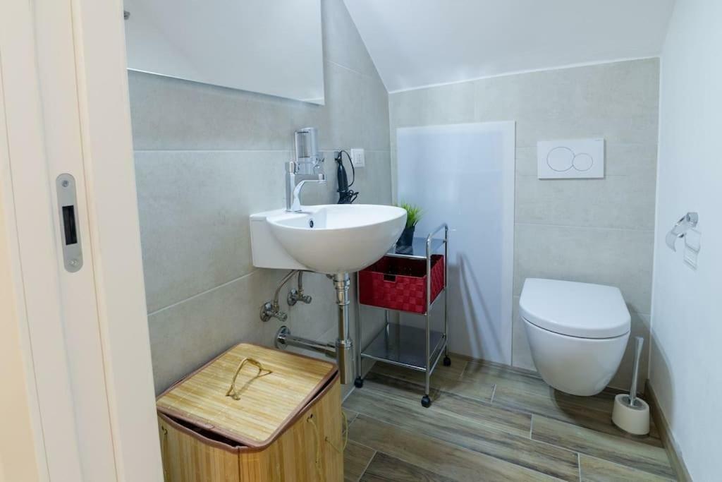 Miniloft Rosso - Mini-Loft Sanremo Centro. Wifi & Aria Condizionata Exterior foto
